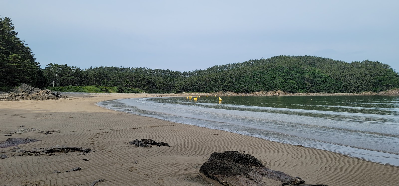 Foto van Cloudpo Beach met middle bays