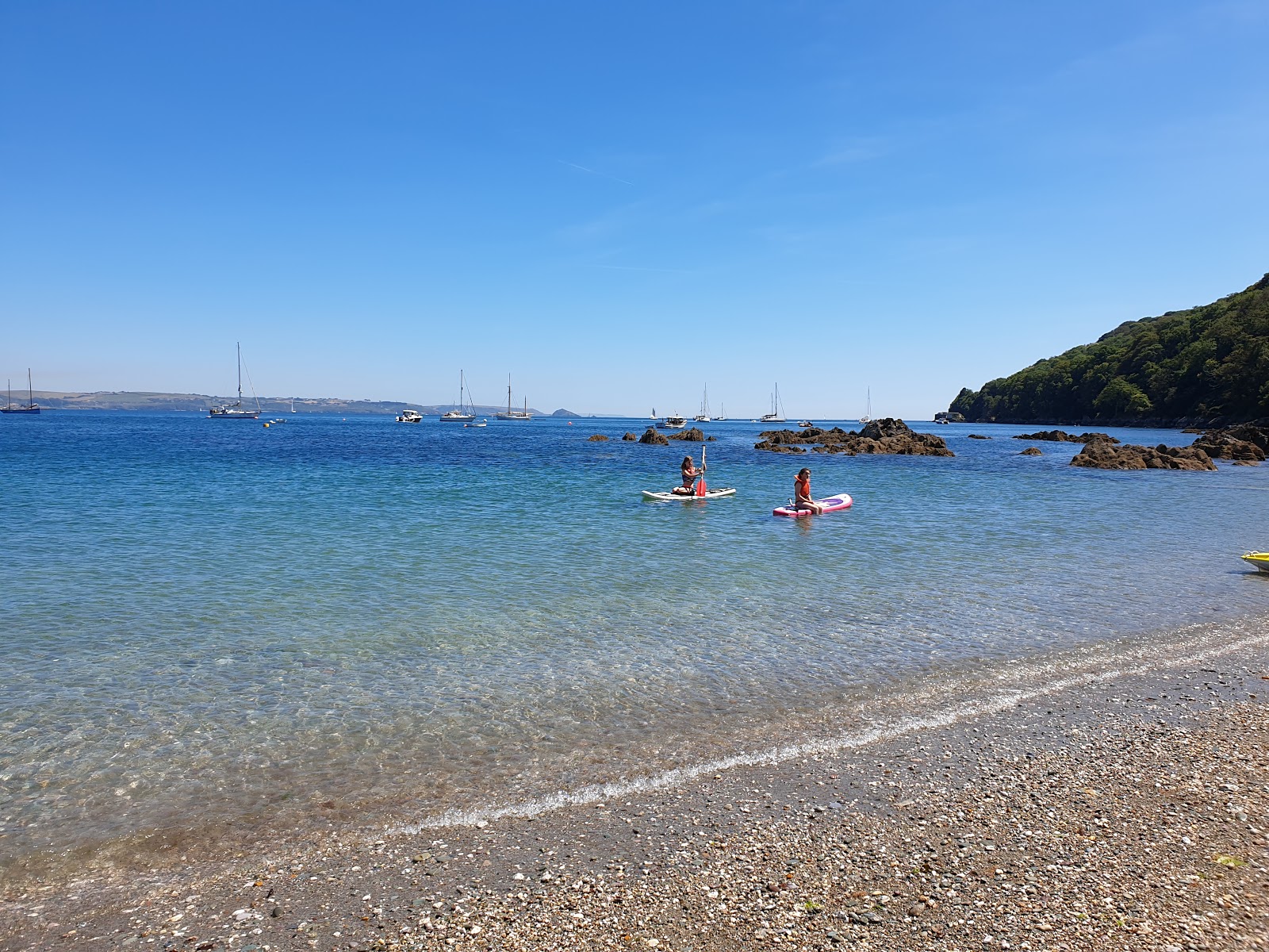 Foto de Playa de Cawsand área de servicios