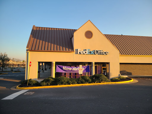 Print Shop «FedEx Office Print & Ship Center», reviews and photos, 9600 Main Street a, Fairfax, VA 22031, USA
