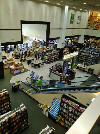 Book Store «Barnes & Noble», reviews and photos, 4015 Medina Rd, Akron, OH 44333, USA