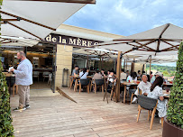 Atmosphère du Restaurant français Le Comptoir de La Mère Germaine à Châteauneuf-du-Pape - n°7