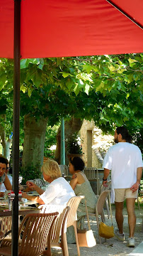 Atmosphère du Restaurant Bistrot l’entrepotes à Le Barroux - n°9