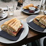 Photo n°1 de l'avis de Sascha.u fait le 19/05/2018 à 08:56 sur le  Erste Liebe Bar à Hamburg