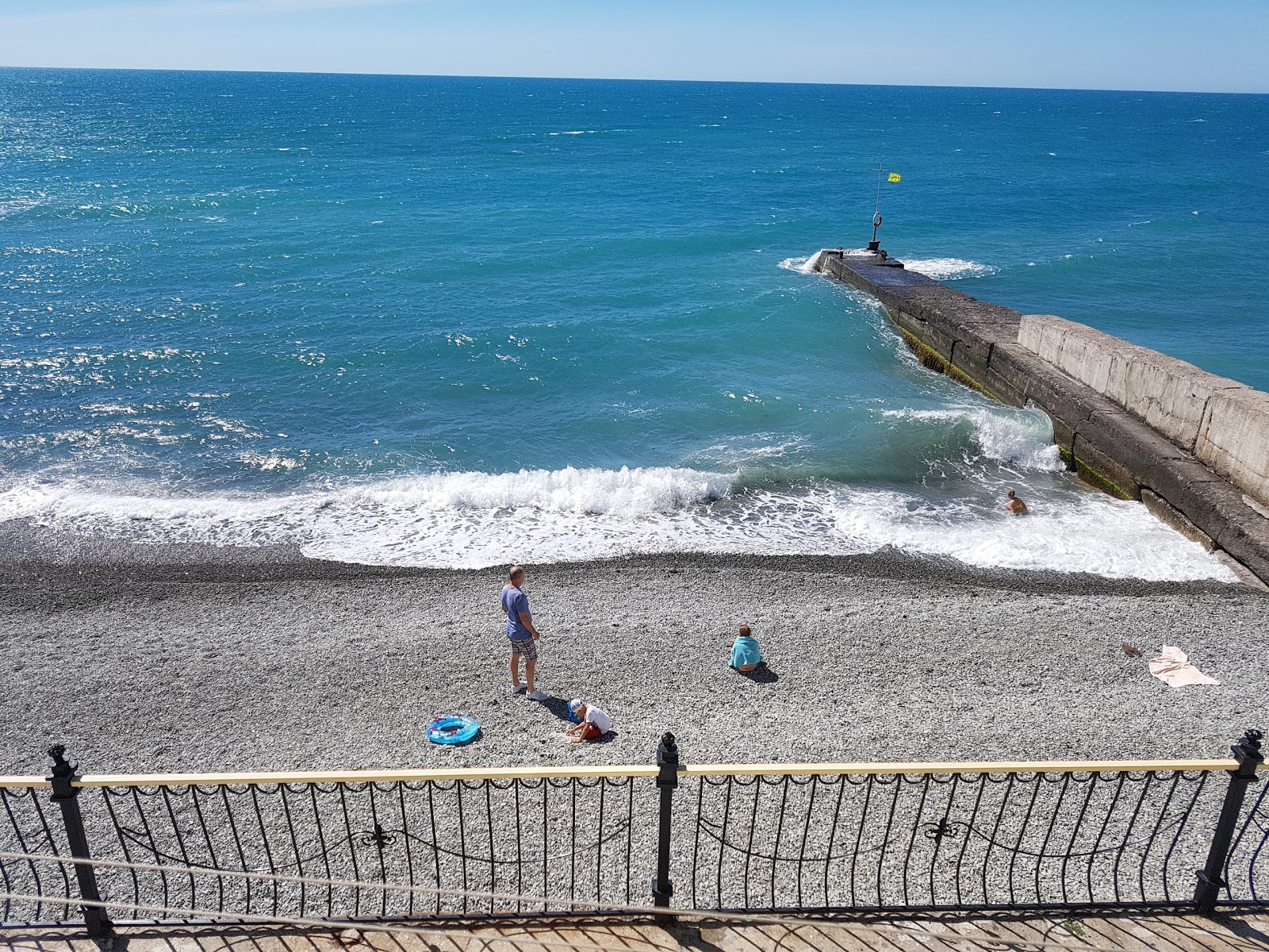 Yalta beach II'in fotoğrafı birden fazla uzun koy ile birlikte