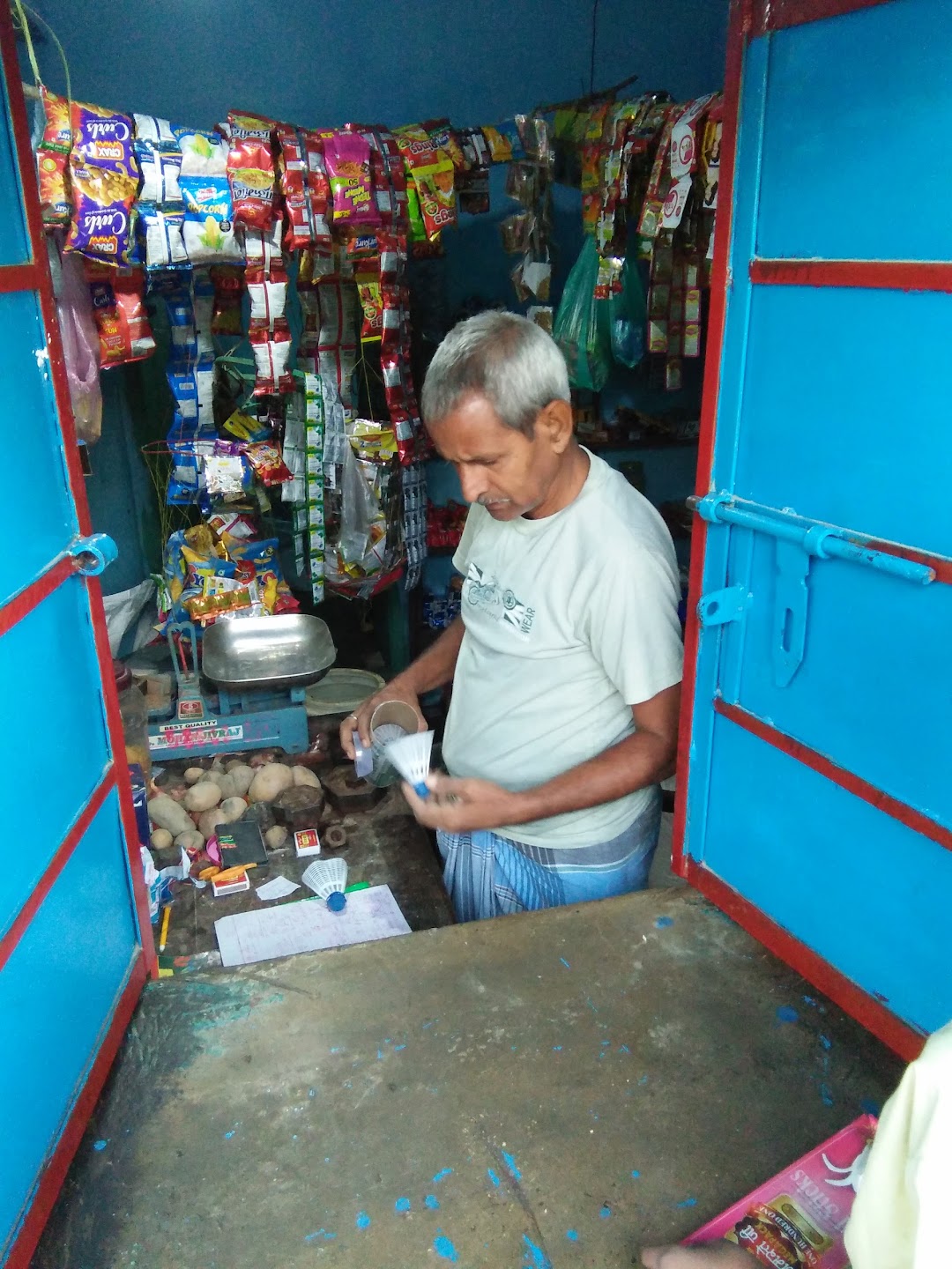मुनिलाल ,general store