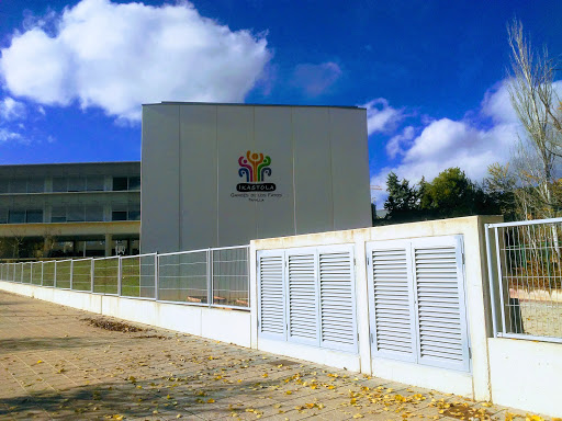 Garces De Los Fayos Colegio, Escuela en Tafalla,Navarra