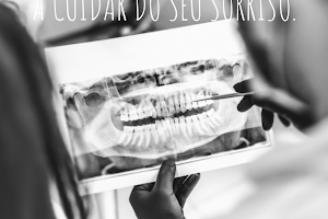 Clínica Dentária Dentalmed. Charneca de Caparica - Estética Dentária & Implantes Dentários image