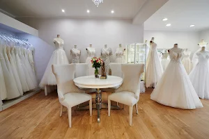 Studio Ślubne Perla - suknie ślubne,koktajlowe, komunijne, dodatki image