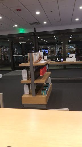 Cell Phone Store «Verizon», reviews and photos, 17258 Redmond Way, Redmond, WA 98052, USA