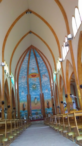 Opiniones de Iglesia Católica San José del Colegio Rubira en Salinas - Escuela