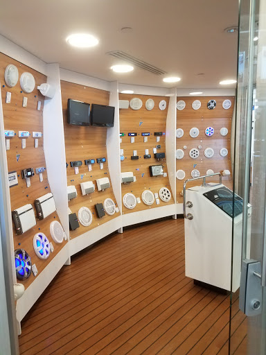 Marine Supply Store «West Marine», reviews and photos, 2401 S Andrews Ave, Fort Lauderdale, FL 33316, USA