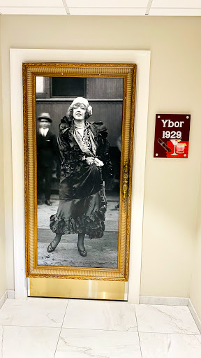 Funeral Home «Blount & Curry Funeral Home- MacDill Avenue Chapel», reviews and photos, 605 S MacDill Ave, Tampa, FL 33609, USA