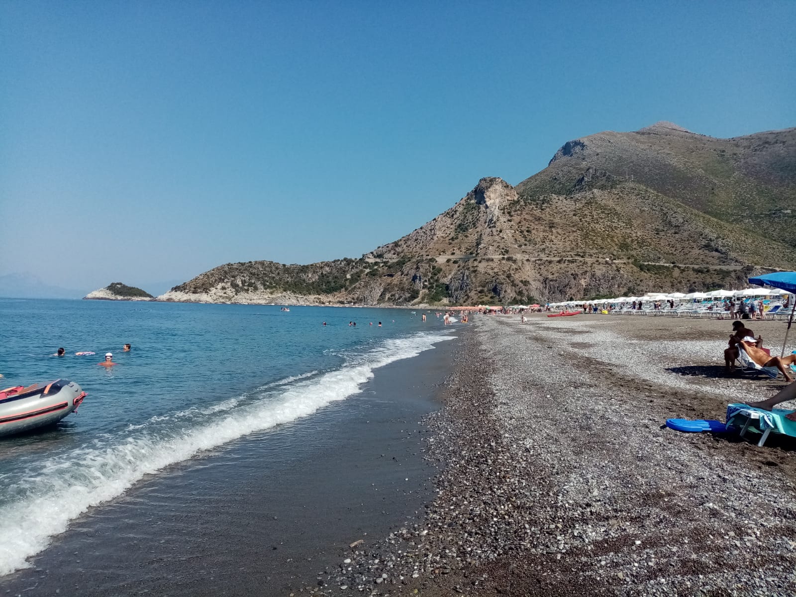 Photo de Spiaggia di Castrocucco partiellement zone de villégiature