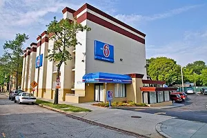 Motel 6 Washington, DC image