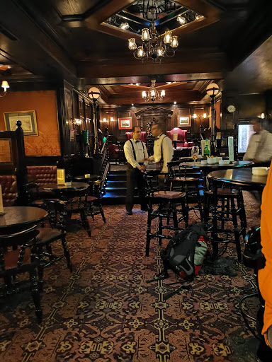 Harry's Pub