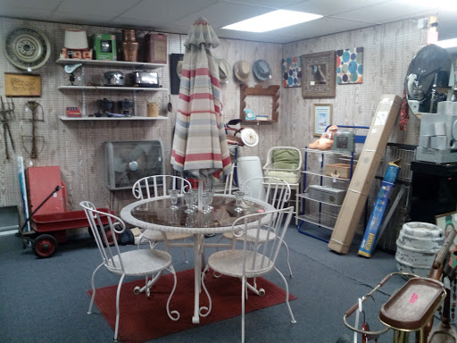 Antique Store «Vendor City Antiques, Flea Market & Cosignment», reviews and photos, 537 S Reed Rd, Kokomo, IN 46901, USA