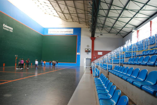 Frontón Ederrena Urretxu en Urretxu, Guipúzcoa