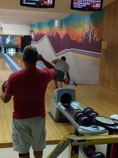 Bowling Alley «Bowling Green Recreation Center», reviews and photos, 445 S Main St #2, North Syracuse, NY 13212, USA