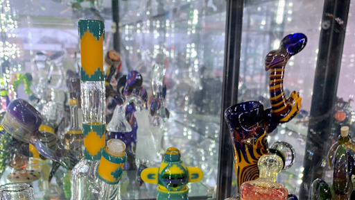 Gift Shop «Headventure Smoke Shop», reviews and photos, 2359 Plainfield Rd #2, Crest Hill, IL 60403, USA