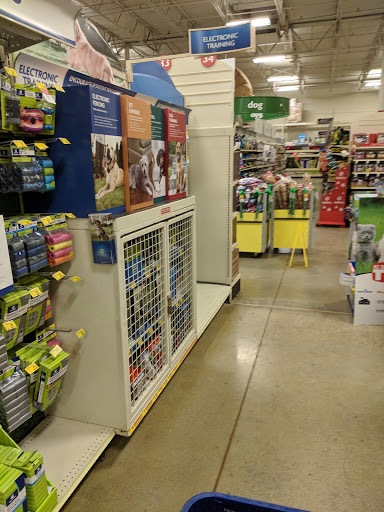 Pet Supply Store «PetSmart», reviews and photos, 20530 E 13 Mile Rd, Roseville, MI 48066, USA