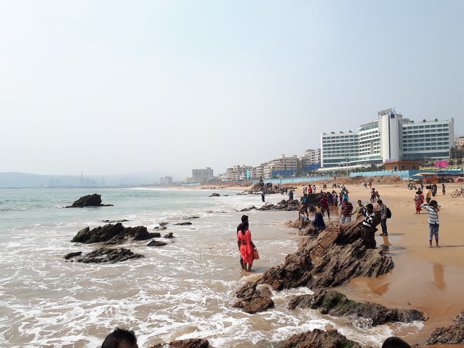 Φωτογραφία του Ramakrishna Beach με επίπεδο καθαριότητας εν μέρει καθαρό