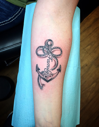 Tattoo Shop «Incredible Ink Tattoo», reviews and photos, 37 New Orleans Rd, Hilton Head Island, SC 29928, USA