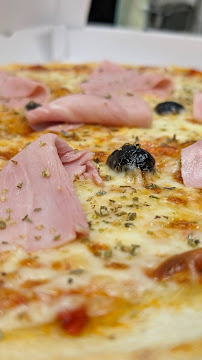 Plats et boissons du Pizzas à emporter TEA-MO PIZZA à Connaux - n°3