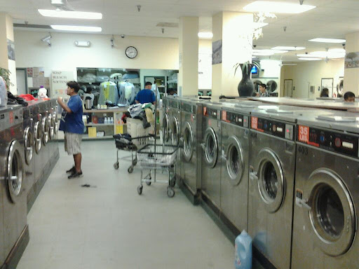 Dry Cleaner «Springfield Plaza Laundromat & Cleaners», reviews and photos, 7277 Commerce St, Springfield, VA 22150, USA