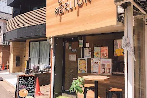 LITTLE MERLION Cafe & Bar image