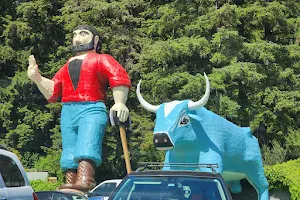 Paul Bunyan and Babe the Blue Ox sculptures by Ann Cooper and Ward Berg image