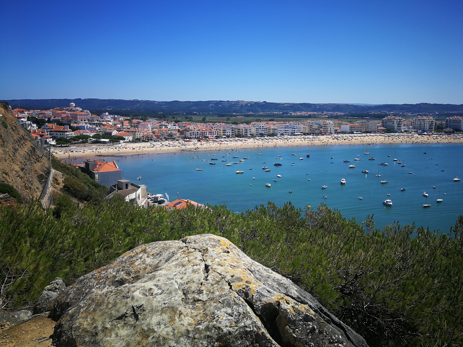 Foto di Sao Martinho do Porto con una superficie del sabbia beige fine