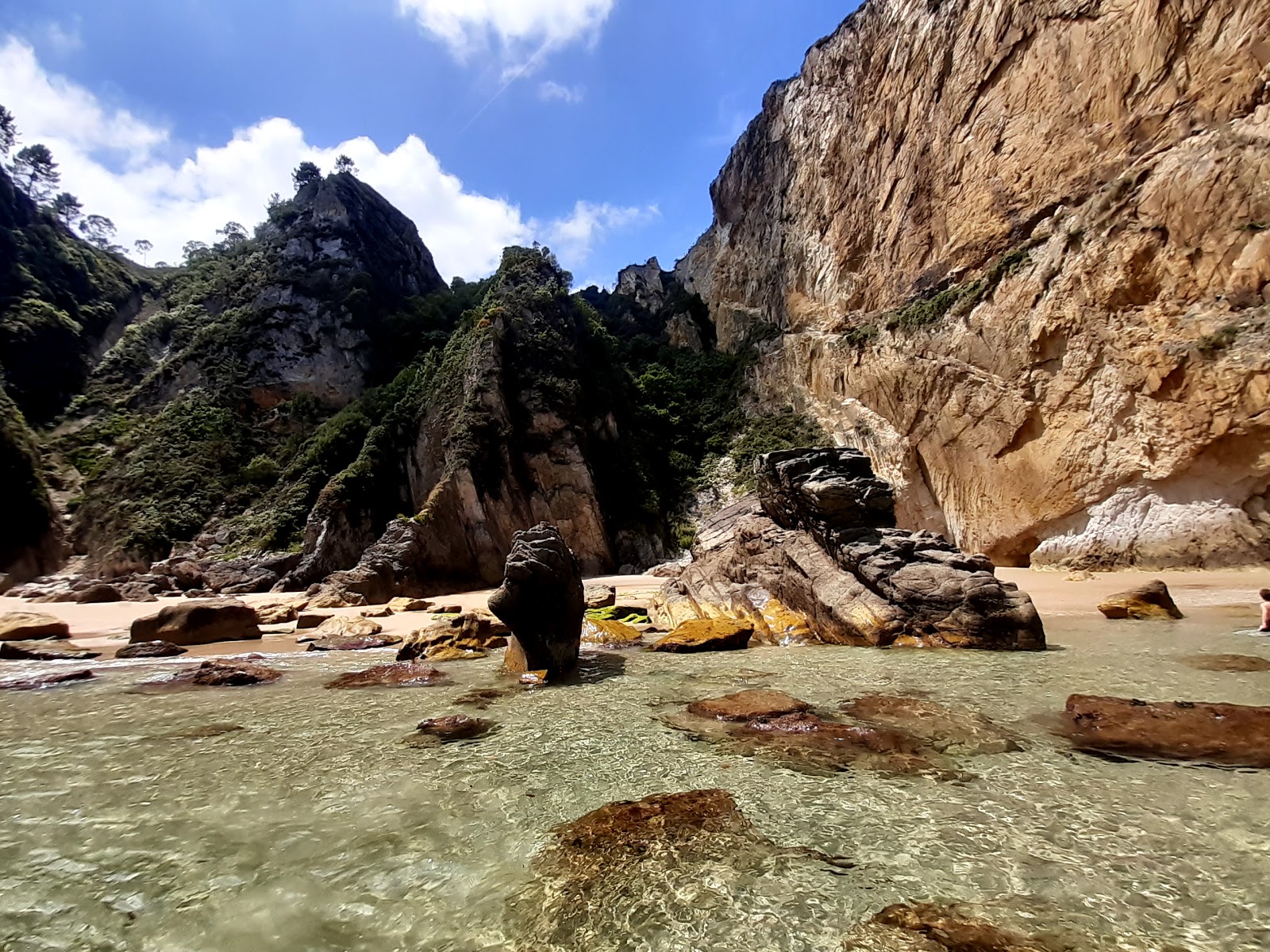 Foto de Playa de la Acacia com areia fina e brilhante superfície