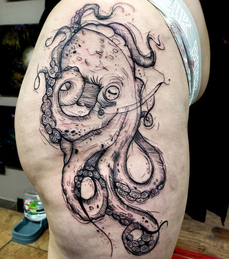 Tattoo Shop «Illuminati Tattoo Parlor», reviews and photos, 10214 SE Mill Plain Blvd Suite B, Vancouver, WA 98664, USA