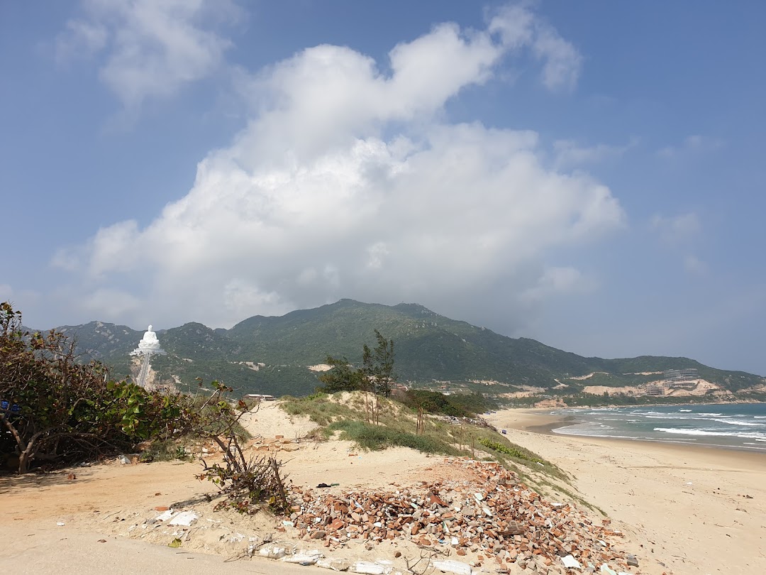 Bãi Biển Cát Tiến - Cat Tien Beach