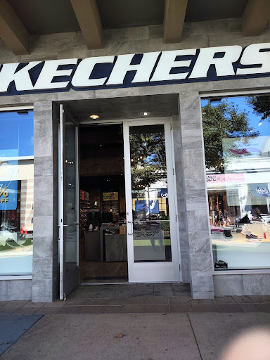 Shopping Mall «Central Plaza Shopping Center», reviews and photos, 2550 Central Park Ave, Yonkers, NY 10710, USA