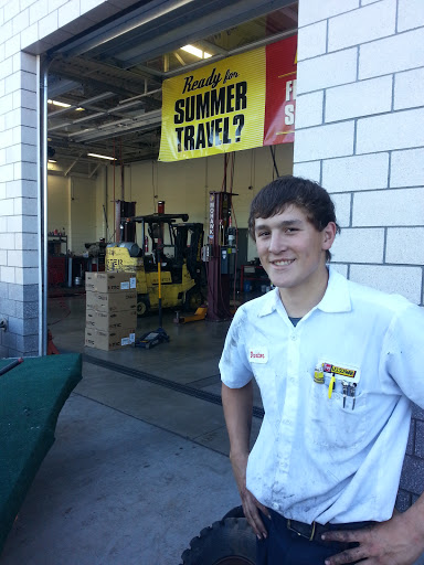 Tire Shop «Les Schwab Tire Center», reviews and photos, 58405 Columbia River Hwy, St Helens, OR 97051, USA