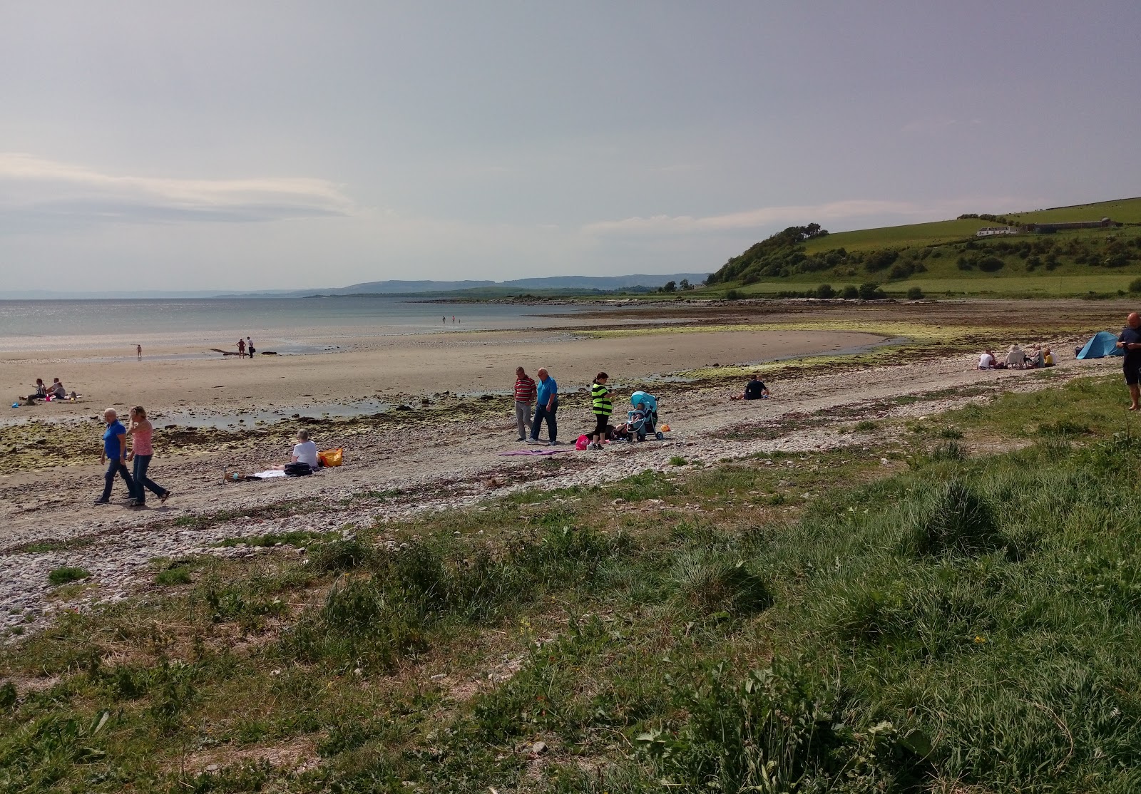 Fotografija Ettrick Bay Beach z kevyt hiekka ja kivi površino