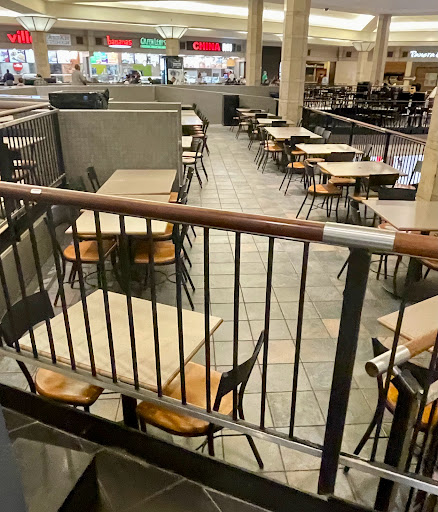 Shopping Mall «Ross Park Mall», reviews and photos, 1000 Ross Park Mall Dr, Pittsburgh, PA 15237, USA