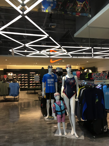 Nike 經銷商門市 - 台北南西新光一館 Nike 兒童專賣店