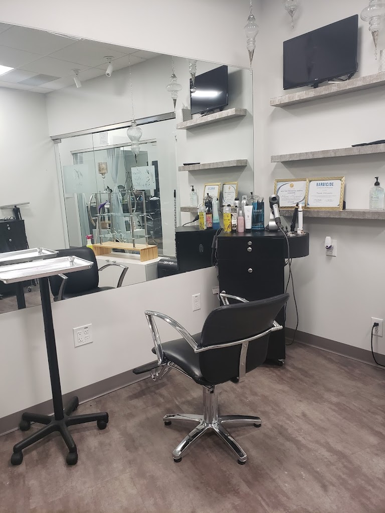 Naomi Alexander at Elevation Hair studio 80003