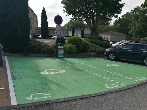 Borne de recharge de véhicules électriques Réseau eborn Station de recharge Ucel