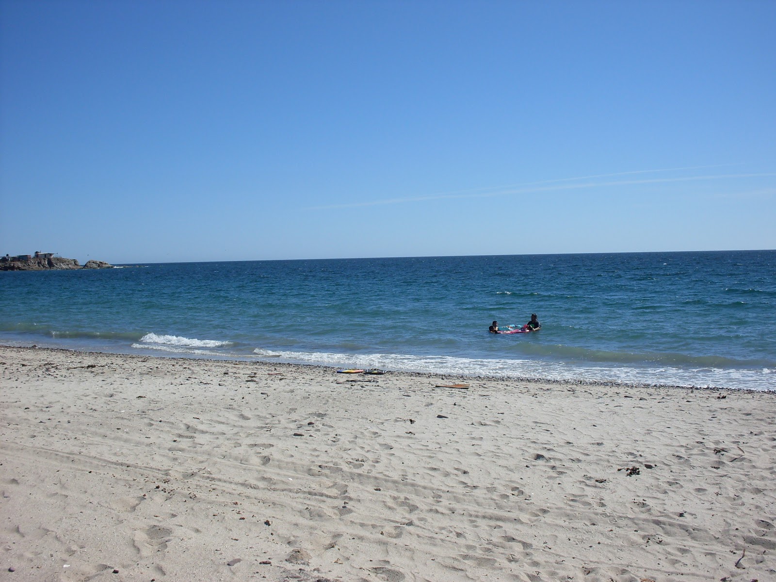 Zdjęcie La Manga beach z powierzchnią turkusowa czysta woda