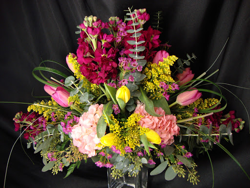 Florist «Petals-N-Glass Boutique», reviews and photos, 4474 W 8th St, Cincinnati, OH 45238, USA