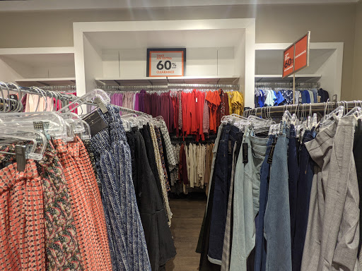 Clothing Store «Banana Republic», reviews and photos, 103 S Washington St, Naperville, IL 60540, USA