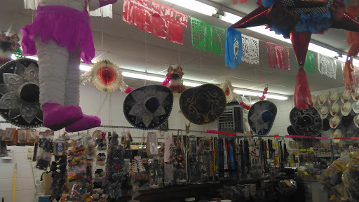 Sporting Goods Store «Deportes Y Mas», reviews and photos, 1517 SE 6th Ave, Topeka, KS 66607, USA