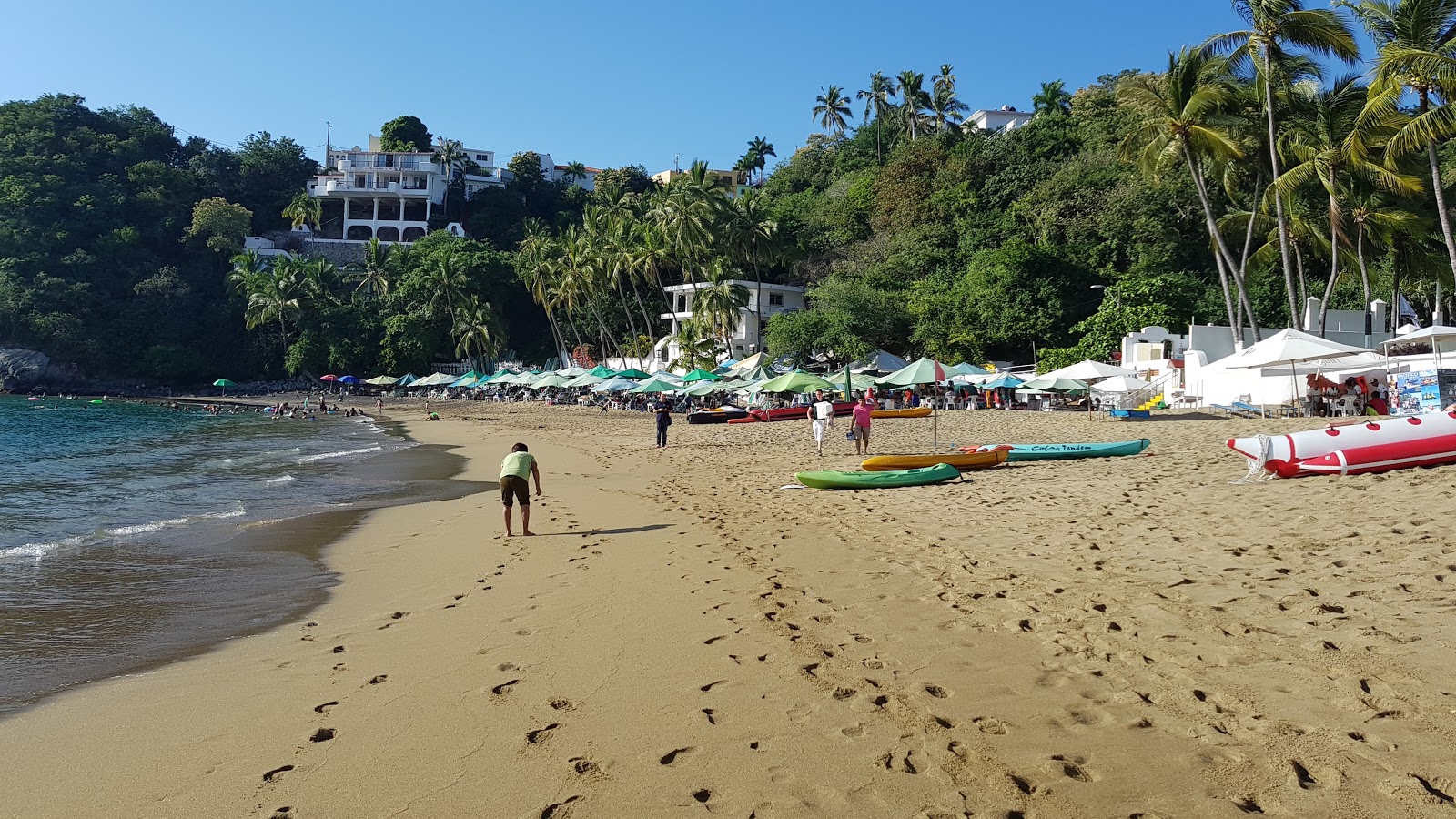 Photo de Playa la Audiencia avec baie spacieuse
