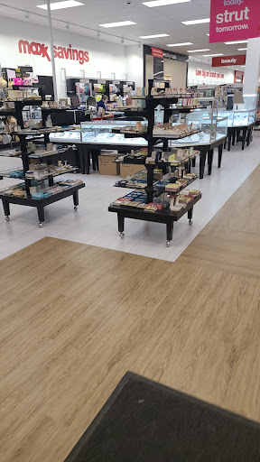 Shopping Mall «Woburn Mall», reviews and photos, 296 Mishawum Rd, Woburn, MA 01801, USA