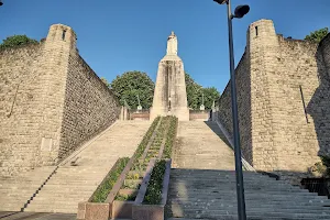 Monument A la Victoire et aux Soldats de Verdun image