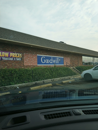 Thrift Store «GoodwillGoodwill Industries of Greater Cleveland & East Central Ohio», reviews and photos, 2254 Locust St S, Canal Fulton, OH 44614, USA