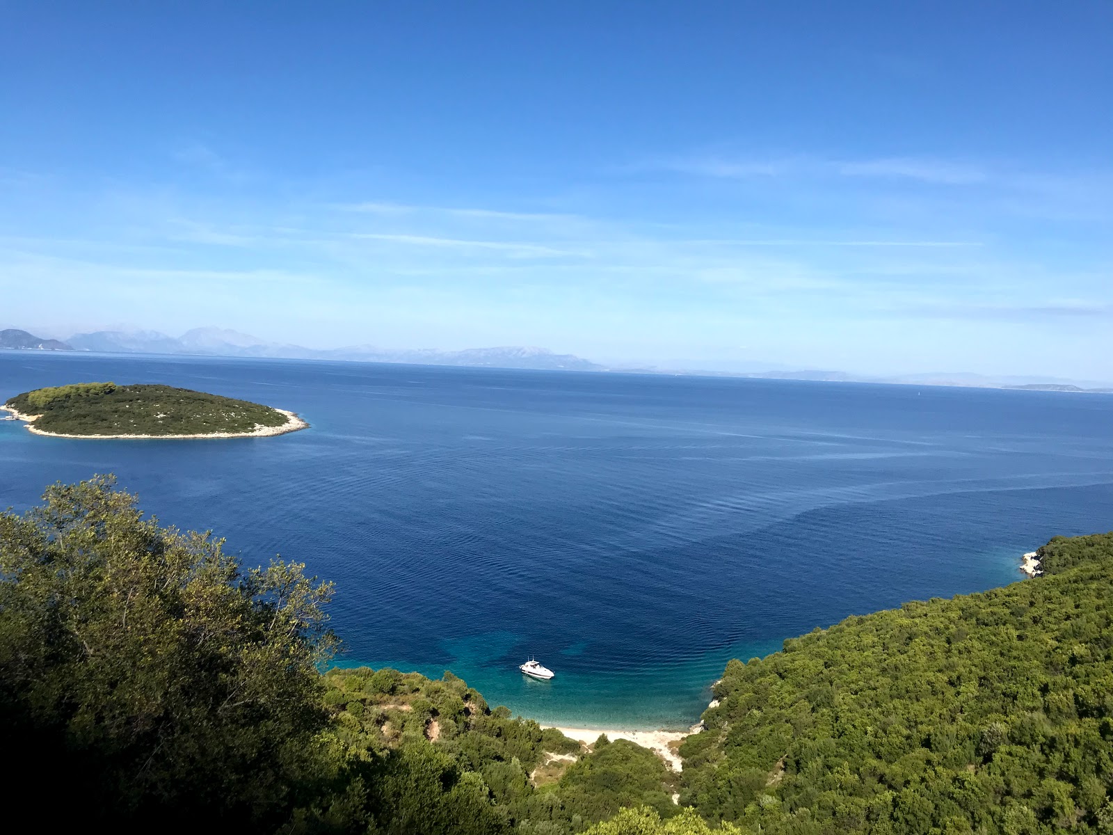 Foto af Pera Pigadi beach beliggende i naturområde